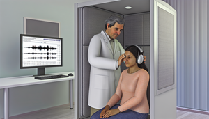 Un audiólogo hispano de mediana edad coloca auriculares a una paciente joven en una cabina insonorizada en una clínica de audiología en España. En el fondo, se observa una pantalla de computadora con un audiograma. La imagen refleja un entorno profesional y acogedor, ideal para el diagnóstico de hipoacusia.